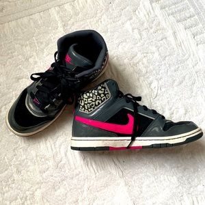 Hip hop to these like new Nike high tops!  Size 8!